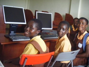 Uitbreiding computerschool in Ghana