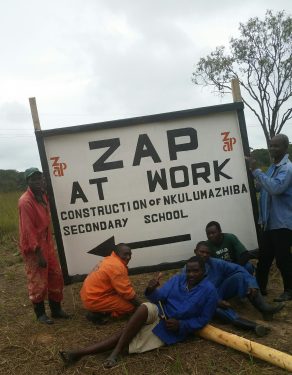 Mannen aan het werk in Zambia.