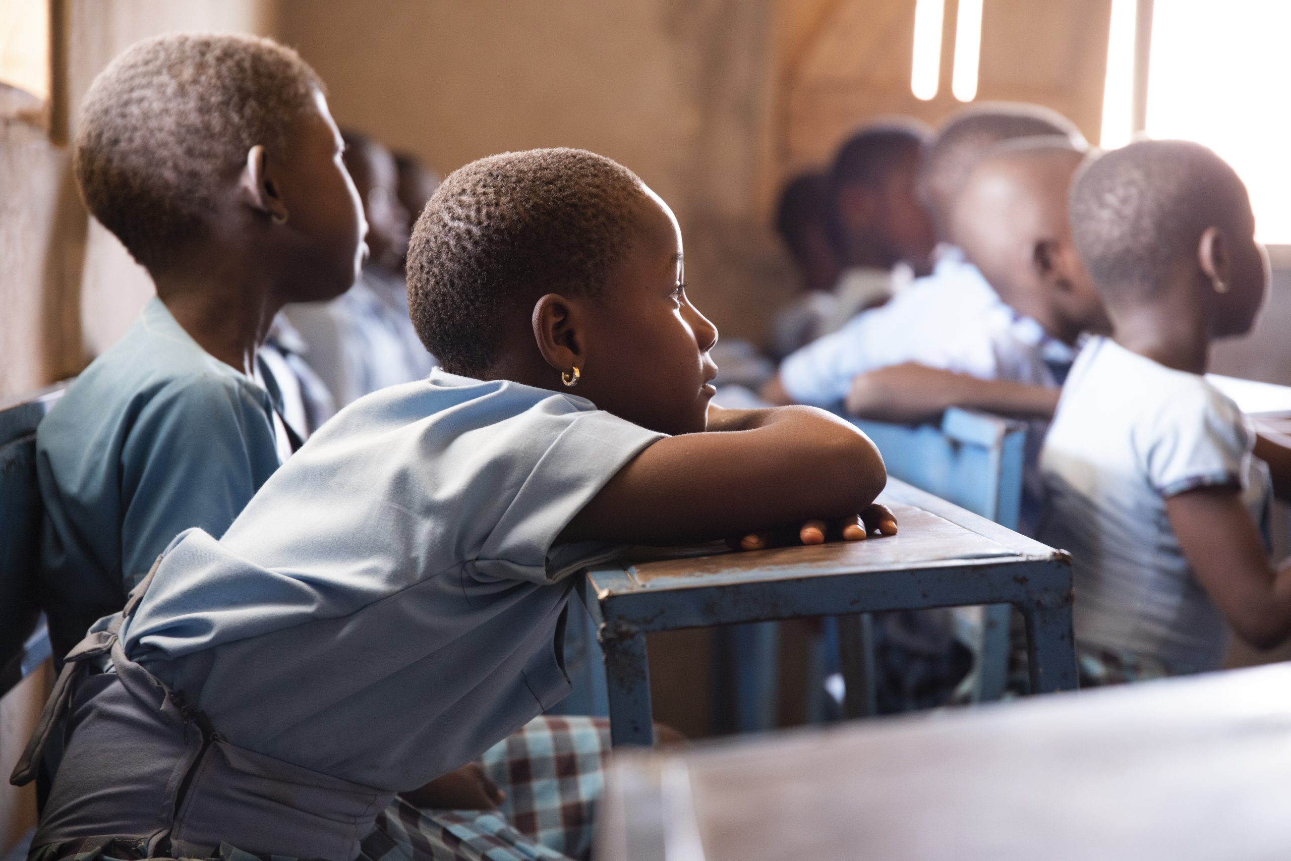 Een groepje kinderen op school