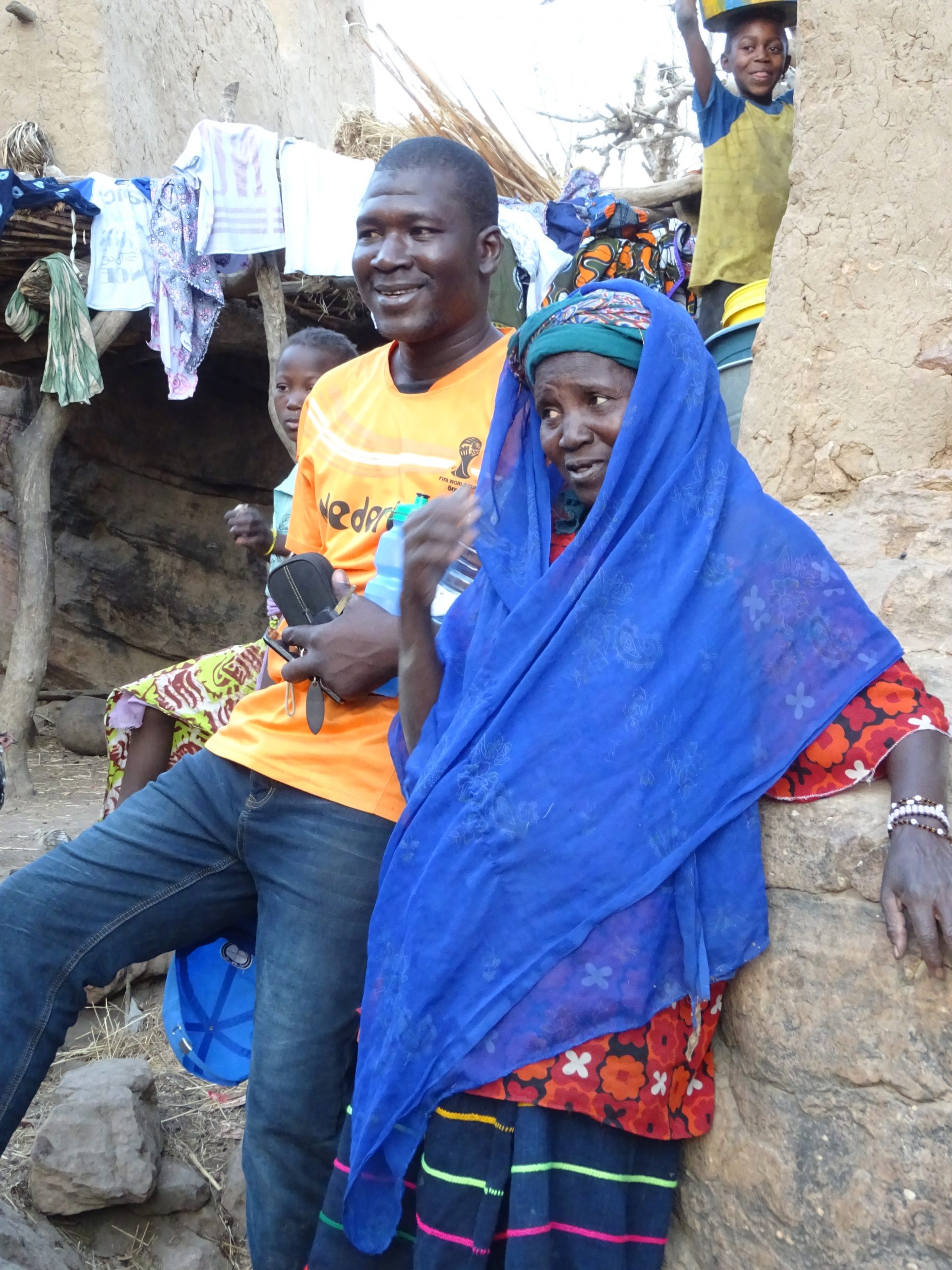 Saïdou Temé met zijn moeder in Yendouma