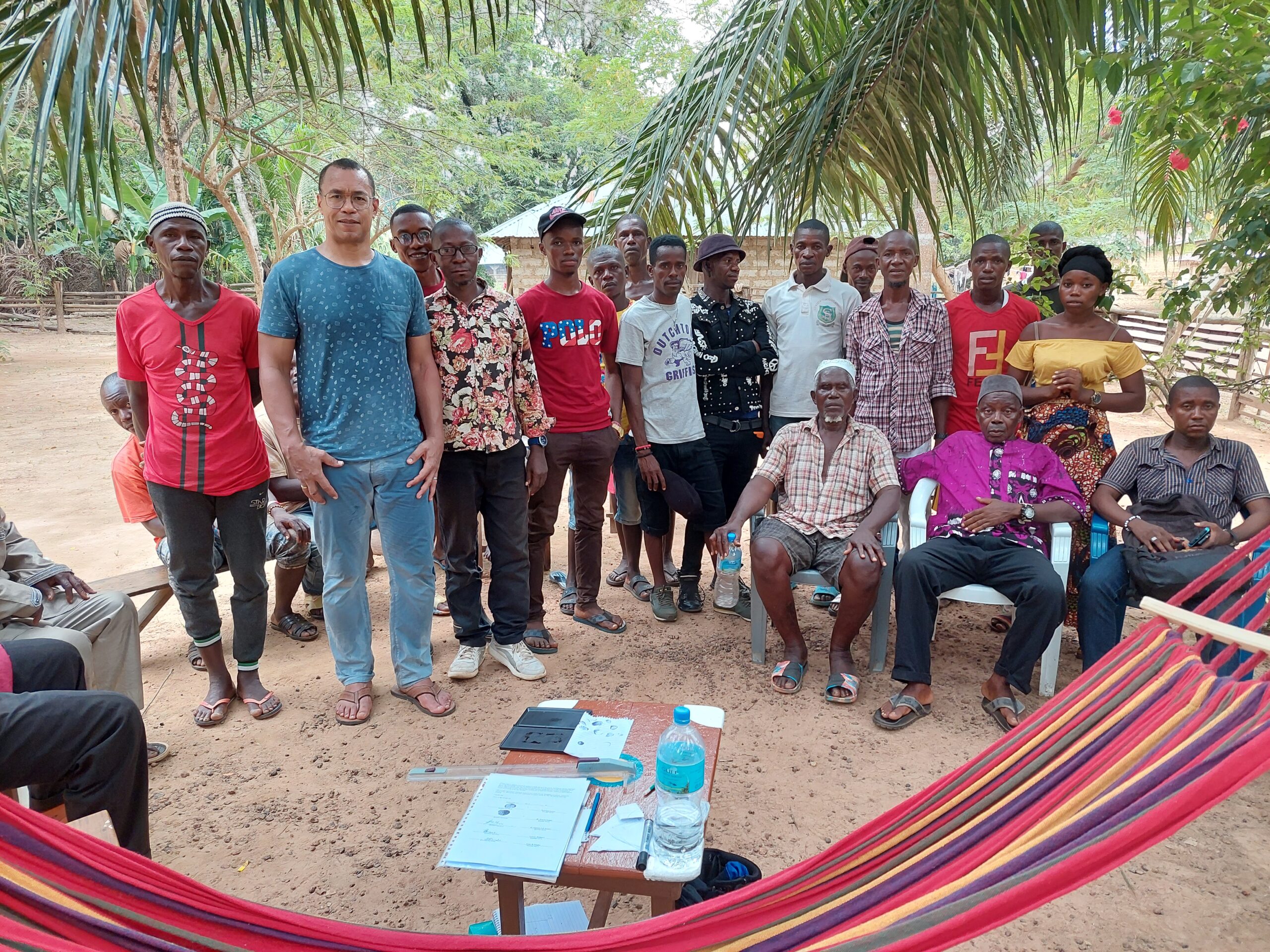 In gesprek met gemeenschap in Sierra Leone